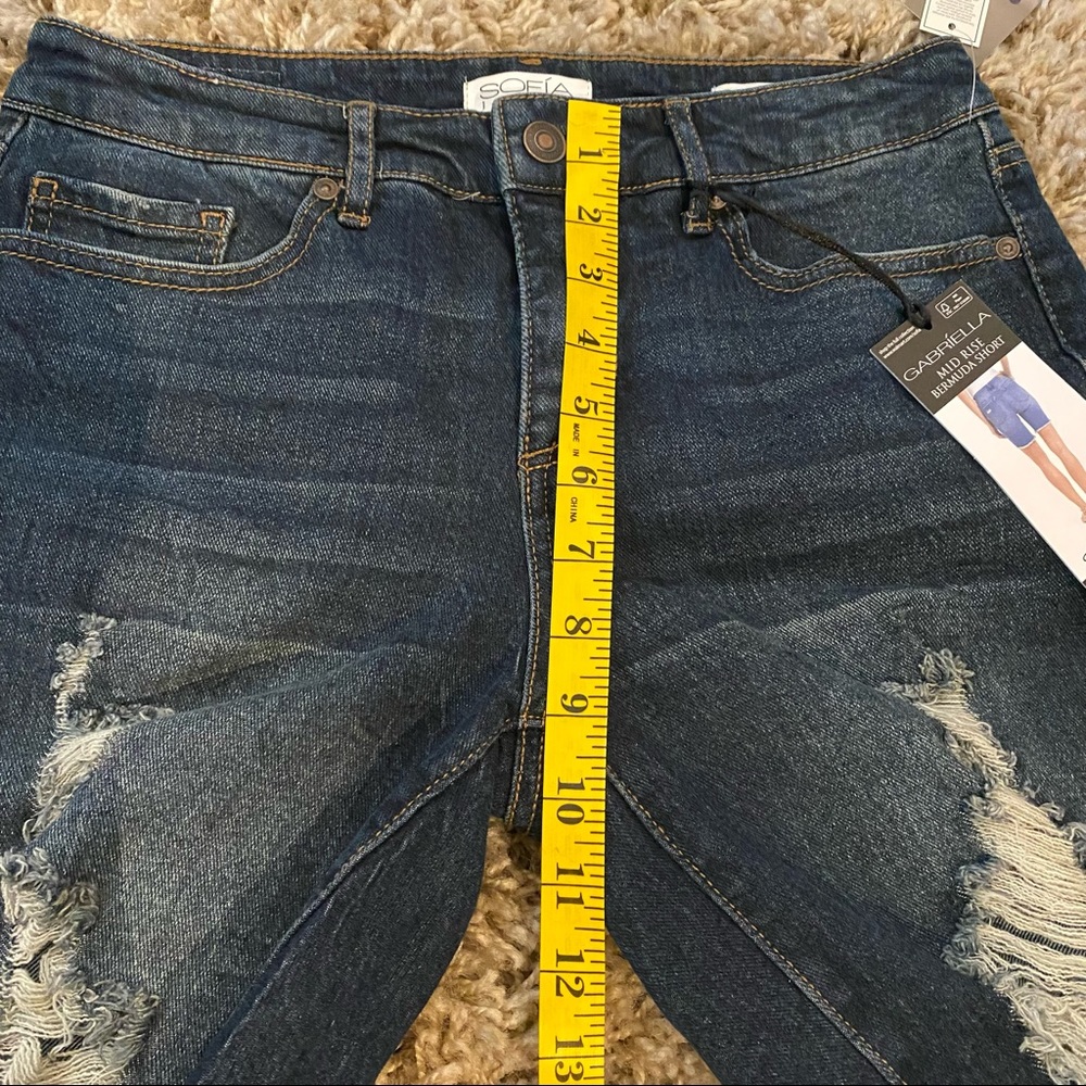 Sofia Vergara mid rise Bermuda distressed jean shorts size 2 - Picture 9 of 14